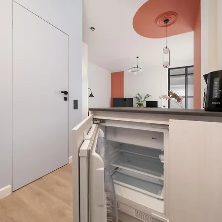 아파트 New Old Town Flat, Free Parking, Tv, Work Desk, Monitor, Ac, Security 리가