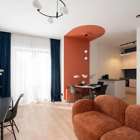 New Old Town Flat, Free Parking, Tv, Work Desk, Monitor, Ac, Security Ryga
