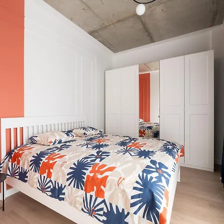 New Old Town Flat, Free Parking, Tv, Work Desk, Monitor, Ac, Security Apartament *