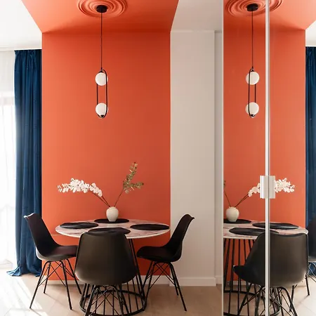 New Old Town Flat, Free Parking, Tv, Work Desk, Monitor, Ac, Security *