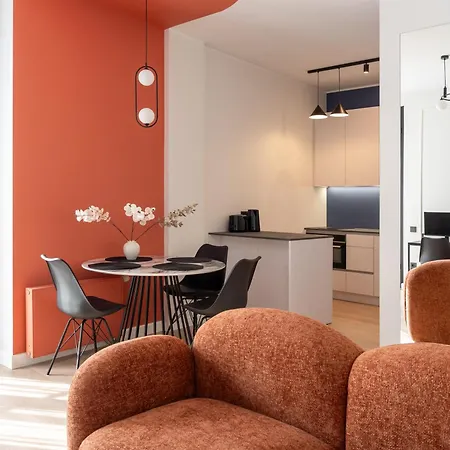 New Old Town Flat, Free Parking, Tv, Work Desk, Monitor, Ac, Security