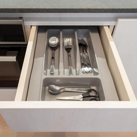 아파트 New Old Town Flat, Free Parking, Tv, Work Desk, Monitor, Ac, Security *